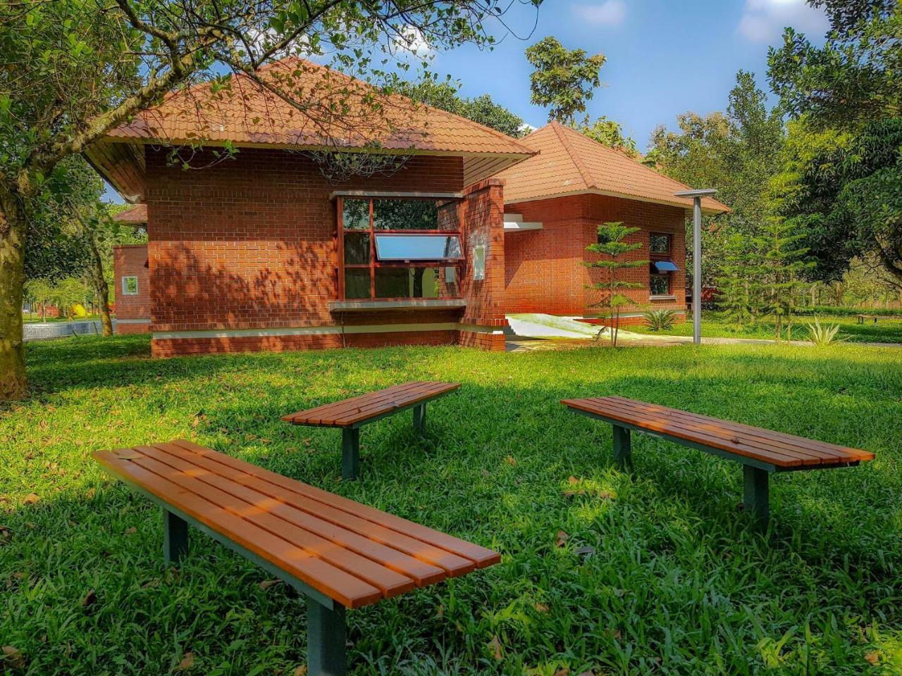 Sarah Resort Gazipur Luaran gambar