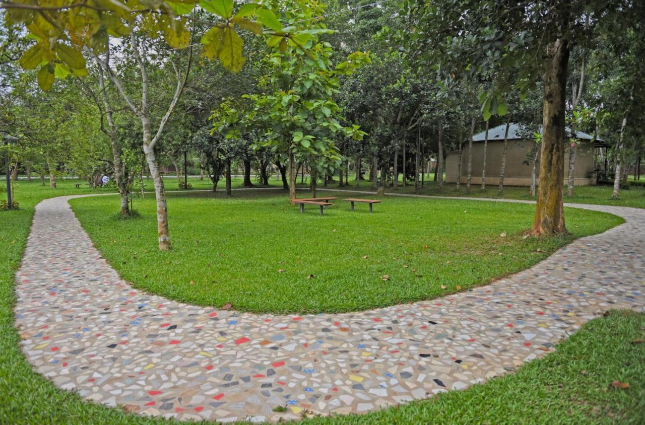 Sarah Resort Gazipur Luaran gambar